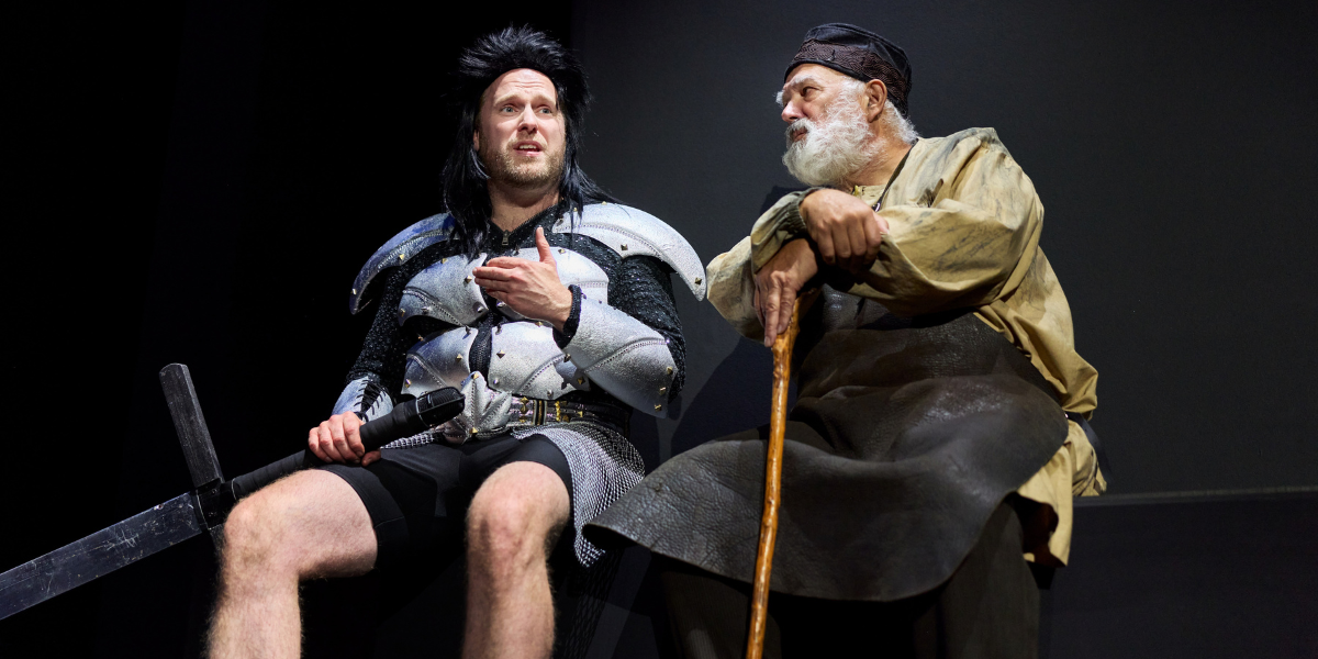 Hermann (fool on the hill) Bühnenfoto mit den Schauspielern Tilman Rose und Jaques Malan