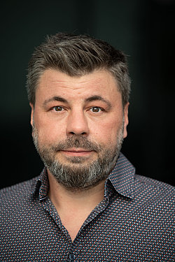 Fotoportrait des Theaterpädagogen Predrag Kalaba