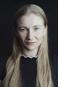 Potrait der Schauspielerin Vivienne Causemann.