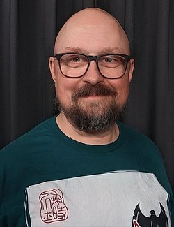 Fotoportrait des Theaterpädagogen Sascha Kubiak