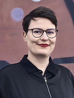 Fotoportrait der Theaterpädagogin Elisabeth Ebert